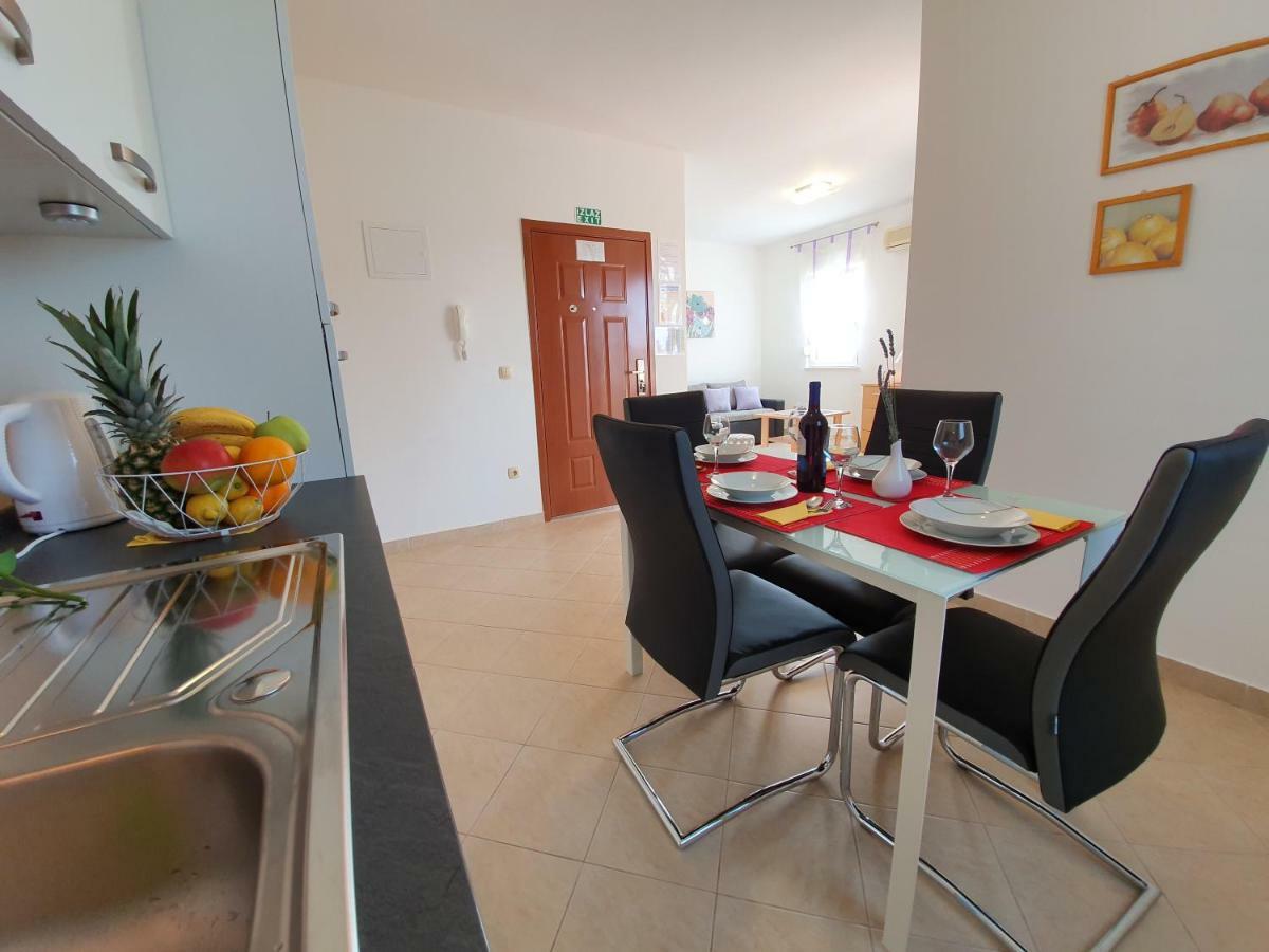 Apartment Tihana Trogir Buitenkant foto