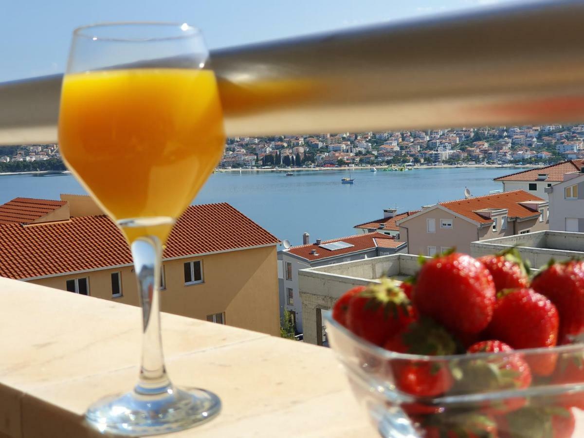 Apartment Tihana Trogir Buitenkant foto